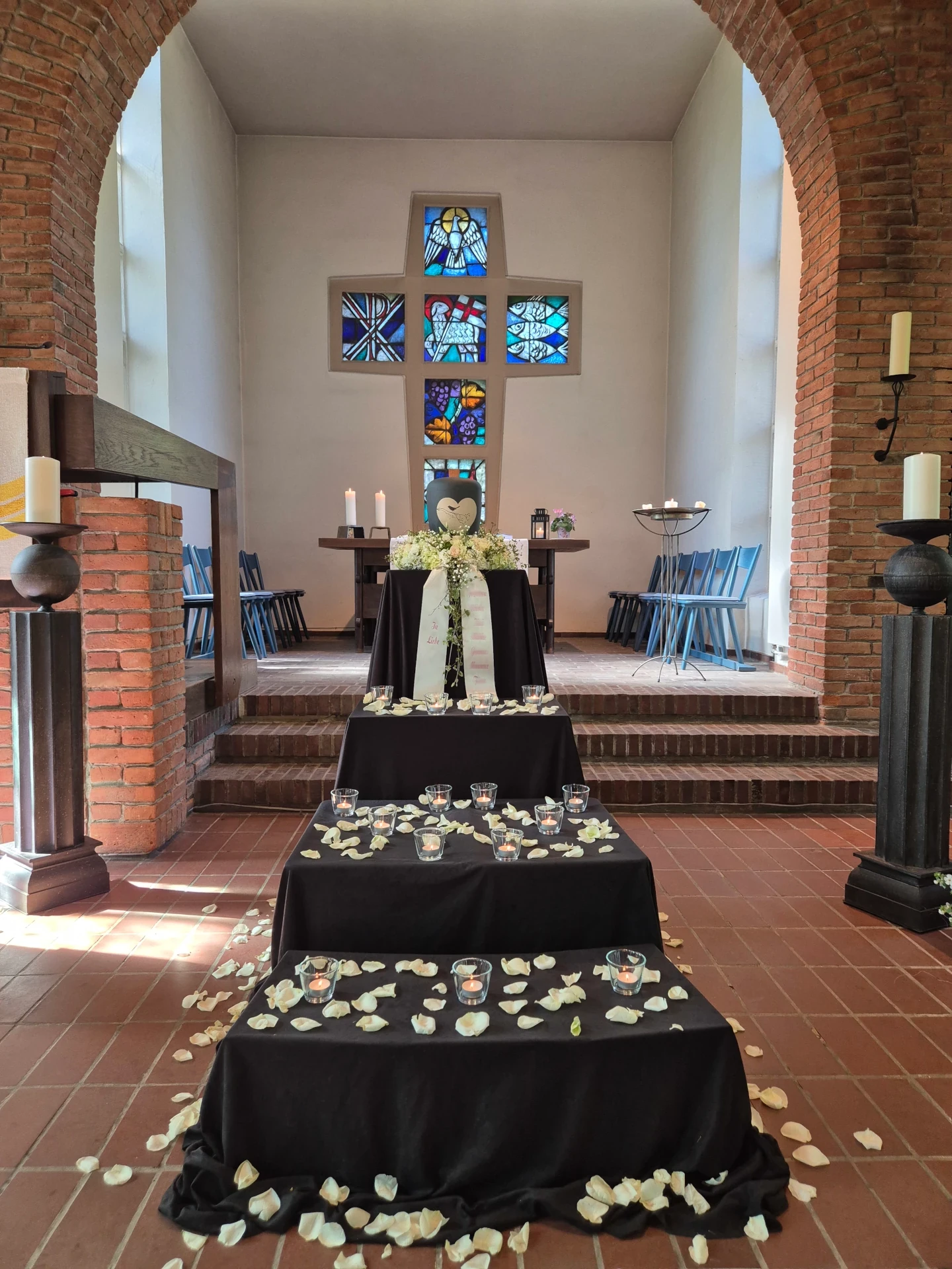 Trauerfeier mit Urne in der Christuskirche