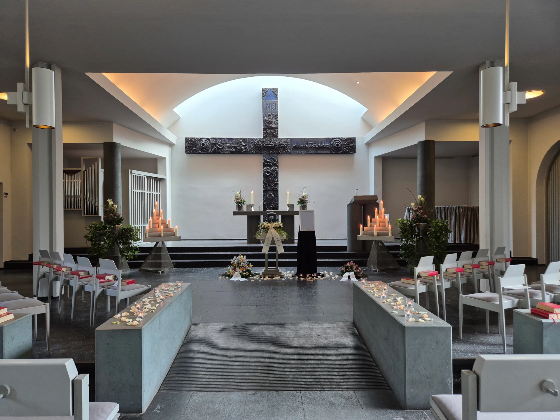 Trauerfeier mit Urne in der Auferstehungskapelle